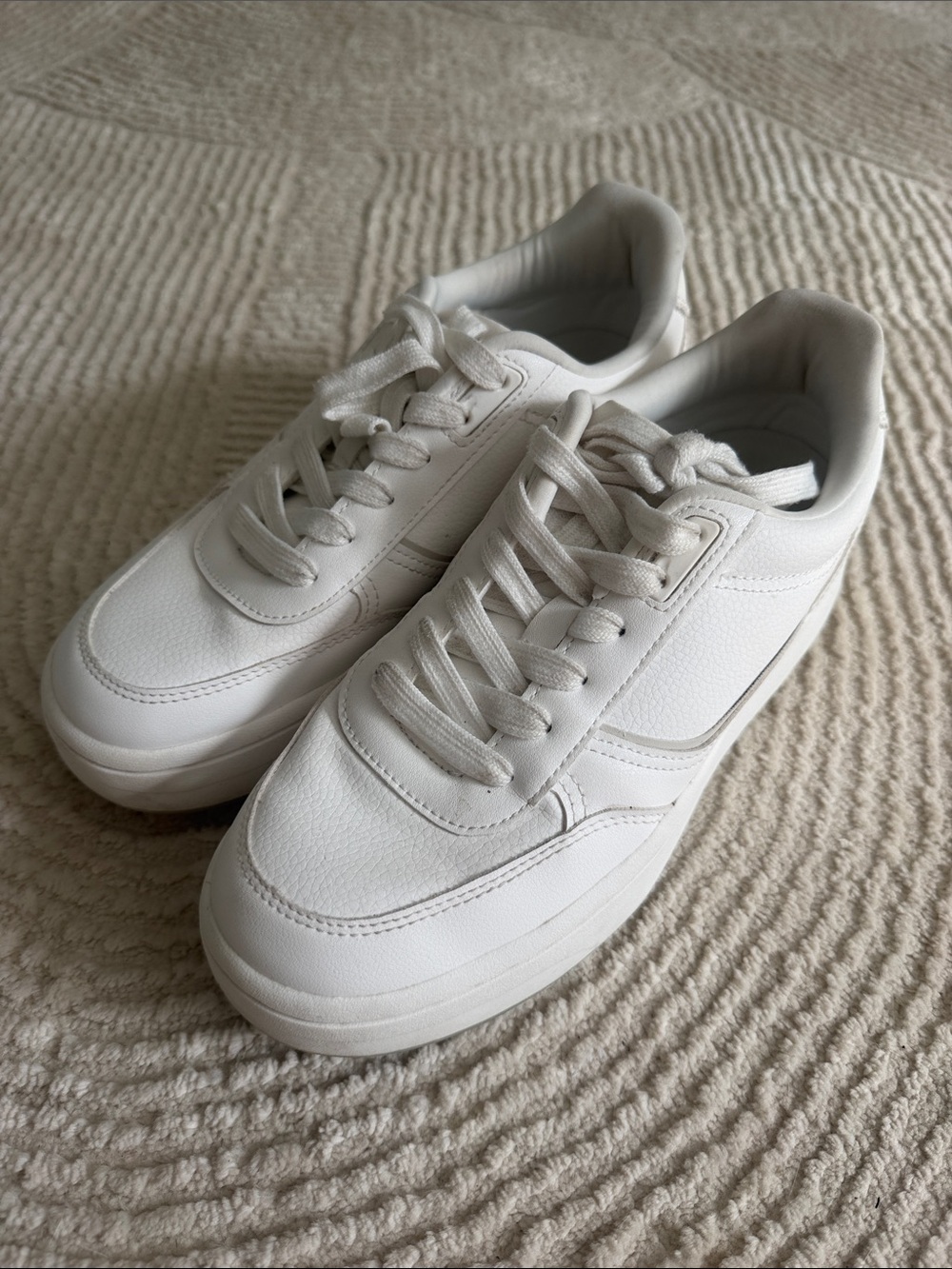 Zara women’s White Low-Top Leather Sneakers